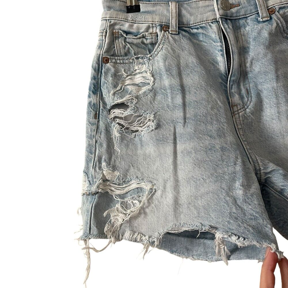 American Eagle 0 Baggy Mom Shorts Light Blue Denim High Rise Raw Hem - Picture 8 of 11
